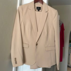 Women’s suit